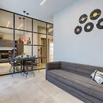 Stylish 1-bedroom Just 5 Minutes From Valletta By Ferry شقة