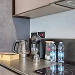 Stylish 1-bedroom Just 5 Minutes From Valletta By Ferry شقة *