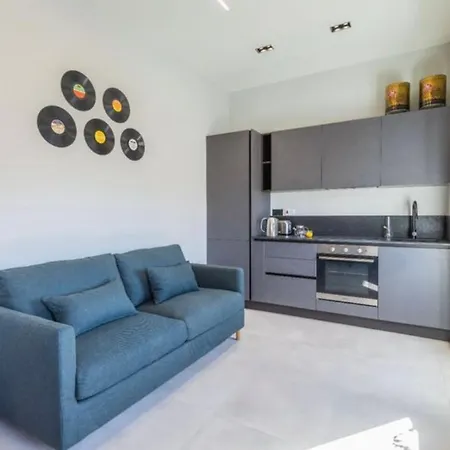 Stylish 1-bedroom Just 5 Minutes From Valletta By Ferry 公寓 *