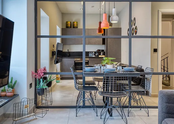 Stylish 1-bedroom Just 5 Minutes From Valletta By Ferry *