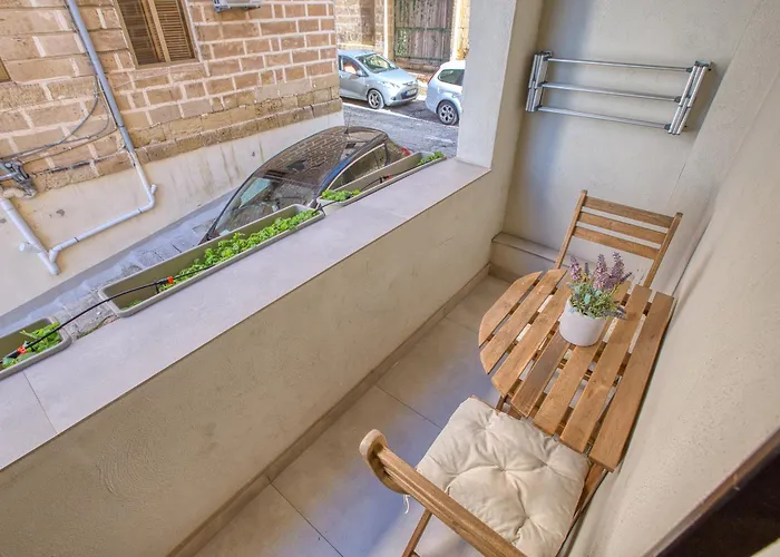 Stylish 1-bedroom Just 5 Minutes From Valletta By Ferry דירה