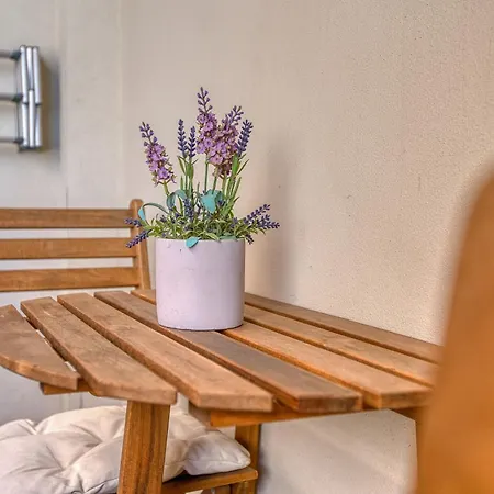 Stylish 1-bedroom Just 5 Minutes From Valletta By Ferry 아파트 모스타