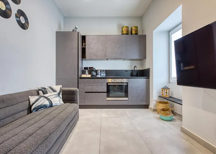 Stylish 1-bedroom Just 5 Minutes From Valletta By Ferry Apartament Mosta
