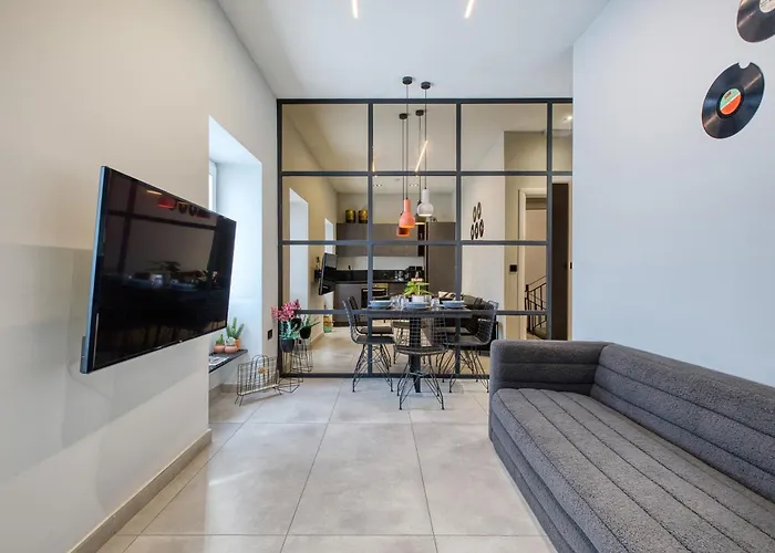 Stylish 1-bedroom Just 5 Minutes From Valletta By Ferry Mosta